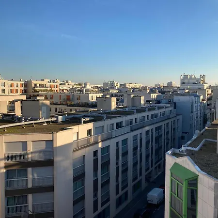 Sunny, Calm With View And Balcony Apartment Paris