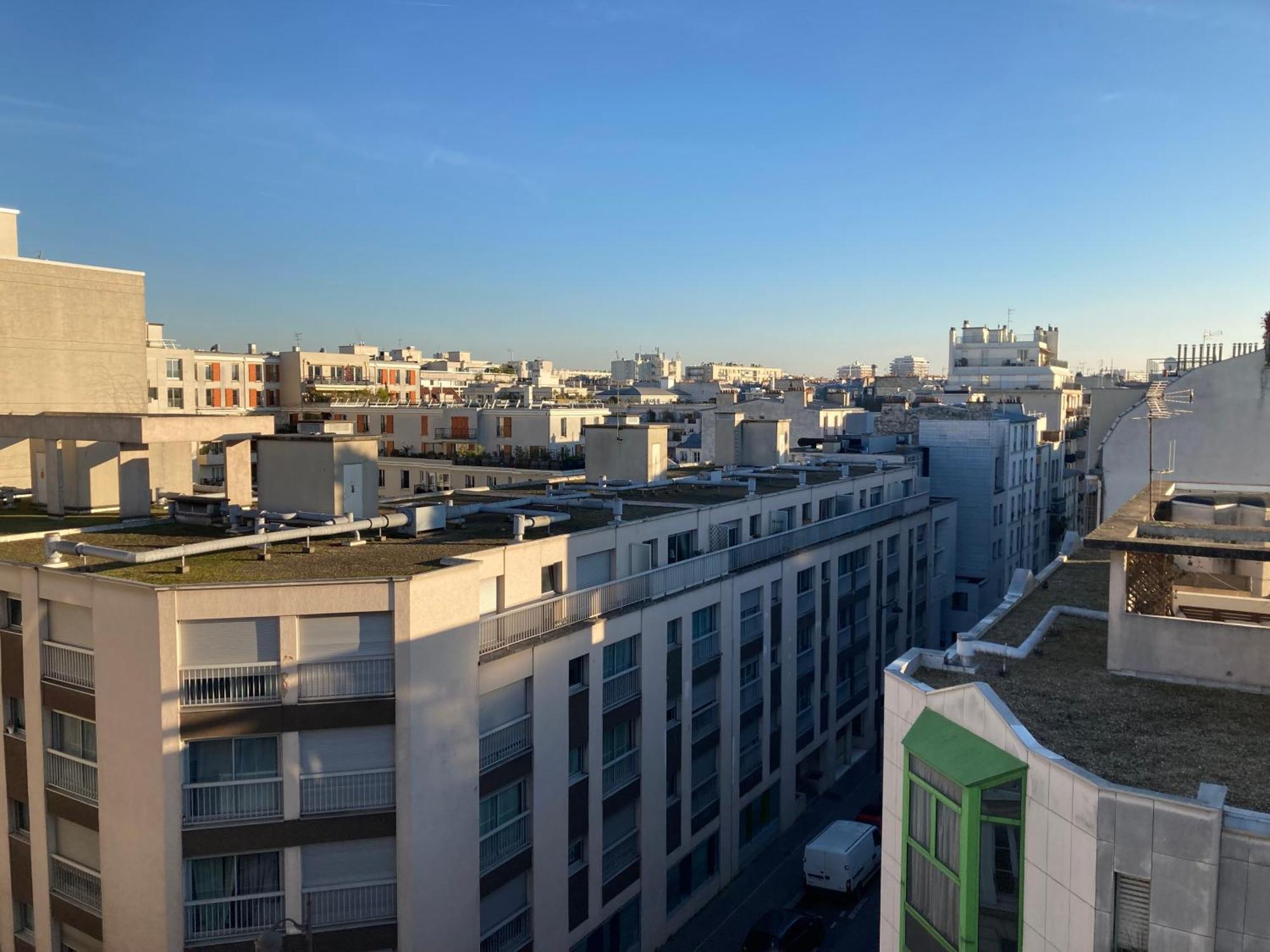 Sunny, Calm With View And Balcony Apartment Paris